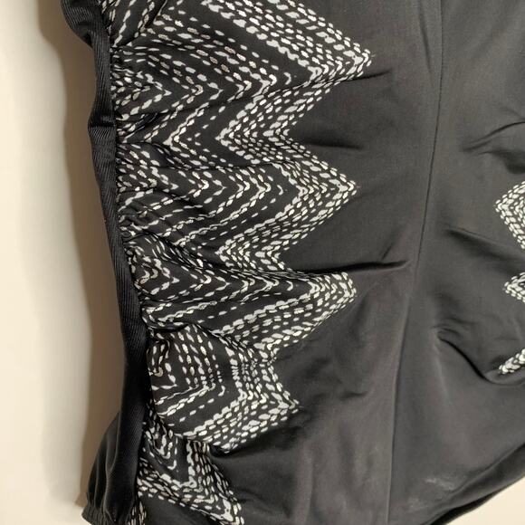 Miraclesuit Temptation Underwire One-Piece Swimsuit Size 12 Womens Black - Picture 10 of 16